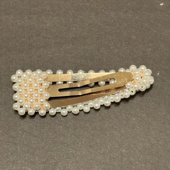 Francesca’s Collections Women’s Beaded Hair Clip - Picture 3 of 4